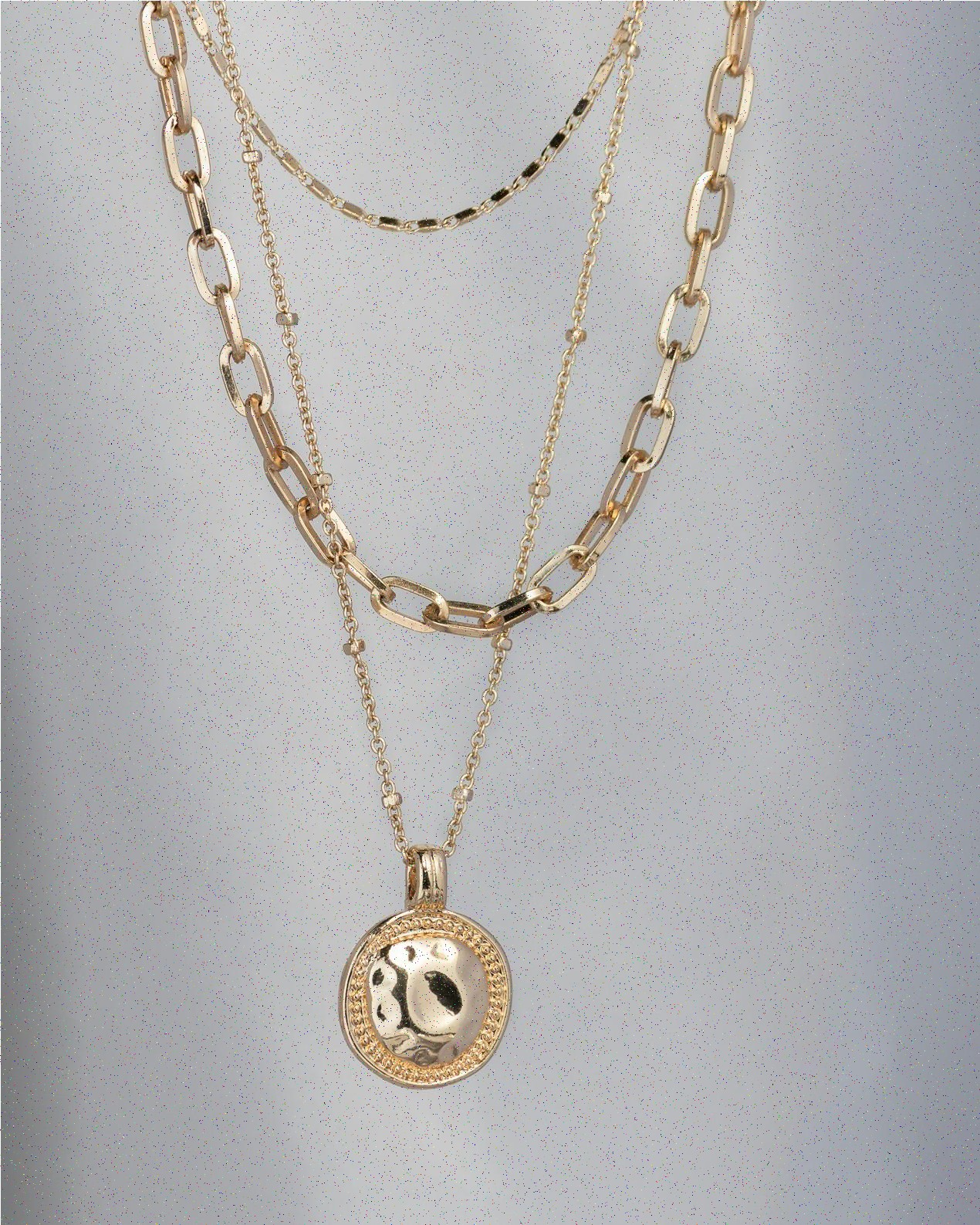 Grabado en placa de oro